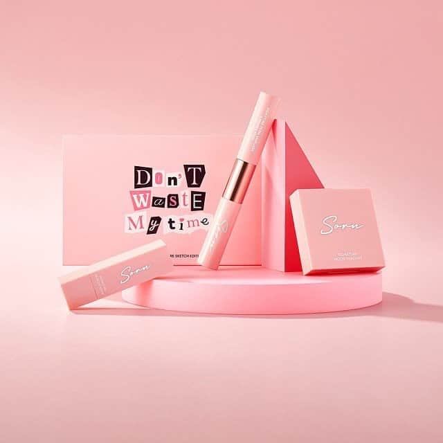 CLCのインスタグラム：「Hello you beautiful people! As you guys all know I recently launched my first ever makeup kit with @vtcosmetics_official 💕 For foreign fans who wants to purchase my limited edition “Don’t Waste My Time” makeup kit, it is now available for you all!   Right now is the pre-order period and the shipping will start right after the Korean Lunar New Year!  yesstyle.com will guide you on the exact delivery schedule. Please give me lots of support guys ✨ #limitededition #makeupkit」