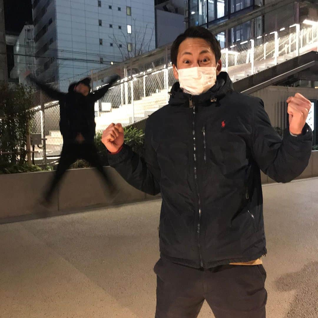 鳩さんのインスタグラム写真 - (鳩Instagram)「器用なヤザキはハイジャンプも出来ます！ 岩井も下からでも読んでも岩井と読めるとんでもない人です！ #ゼンモンキー #心空キャッツ」2月10日 0時38分 - newtons_hato