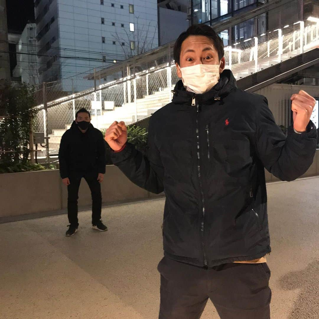 鳩さんのインスタグラム写真 - (鳩Instagram)「器用なヤザキはハイジャンプも出来ます！ 岩井も下からでも読んでも岩井と読めるとんでもない人です！ #ゼンモンキー #心空キャッツ」2月10日 0時38分 - newtons_hato