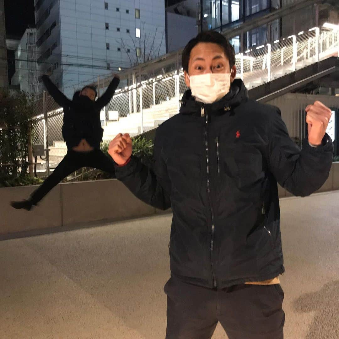 鳩さんのインスタグラム写真 - (鳩Instagram)「器用なヤザキはハイジャンプも出来ます！ 岩井も下からでも読んでも岩井と読めるとんでもない人です！ #ゼンモンキー #心空キャッツ」2月10日 0時38分 - newtons_hato