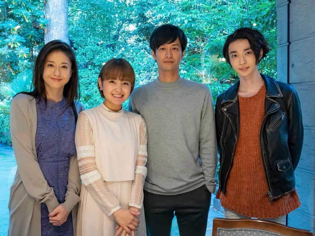 「年の差婚」ドラマイズム【公式】さんのインスタグラム写真 - (「年の差婚」ドラマイズム【公式】Instagram)「. ／ ‧✧̣̇‧#年の差婚‧✧̣̇‧ まもなく最終回放送🥺💗 ＼  改めて、寂しすぎる...😭😢  このあと❣️ MBS 0:59〜／TBS 1:28〜放送です⚡️  ハッシュタグは、 #年の差婚 💗💌  感想お待ちしております🥺✨ この４ショットが素敵すぎて、、、 Twitterにもびみょーに違う別ショットを載せます🥺✨ 間違え探し宜しくお願い致します🥺✨✨  https://twitter.com/toshinosakon/status/1359166025216974852?s=21  まもなくー！！！！👻  DVD予約受付中📀☟✨ https://www.amazon.co.jp/%E5%B9%B4%E3%81%AE%E5%B7%AE%E5%A9%9A-DVD-BOX-%E8%91%B5%E3%82%8F%E3%81%8B%E3%81%AA/dp/B08VF73MG9  #葵わかな #竹財輝之助 #松本若菜 #小野寺晃良 #吉野北人 #河井青葉 #徳井優  #吹越満 #原因は自分にある。 #hankun  #女装 #女装男子 #ショーンキュン」2月10日 0時40分 - toshinosakon_mbs