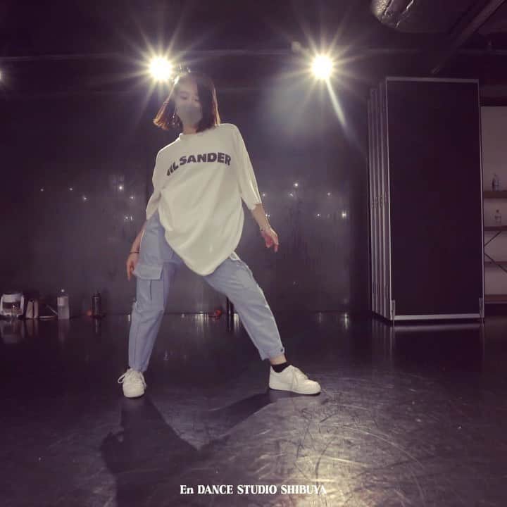 のインスタグラム：「このフリみんな素敵に踊ってくれてありがとう🥳 #doit @chloexhalle @dojacat  @citygirls @mulatto  #chloehalle #dojacat #citygirls #mulatto」