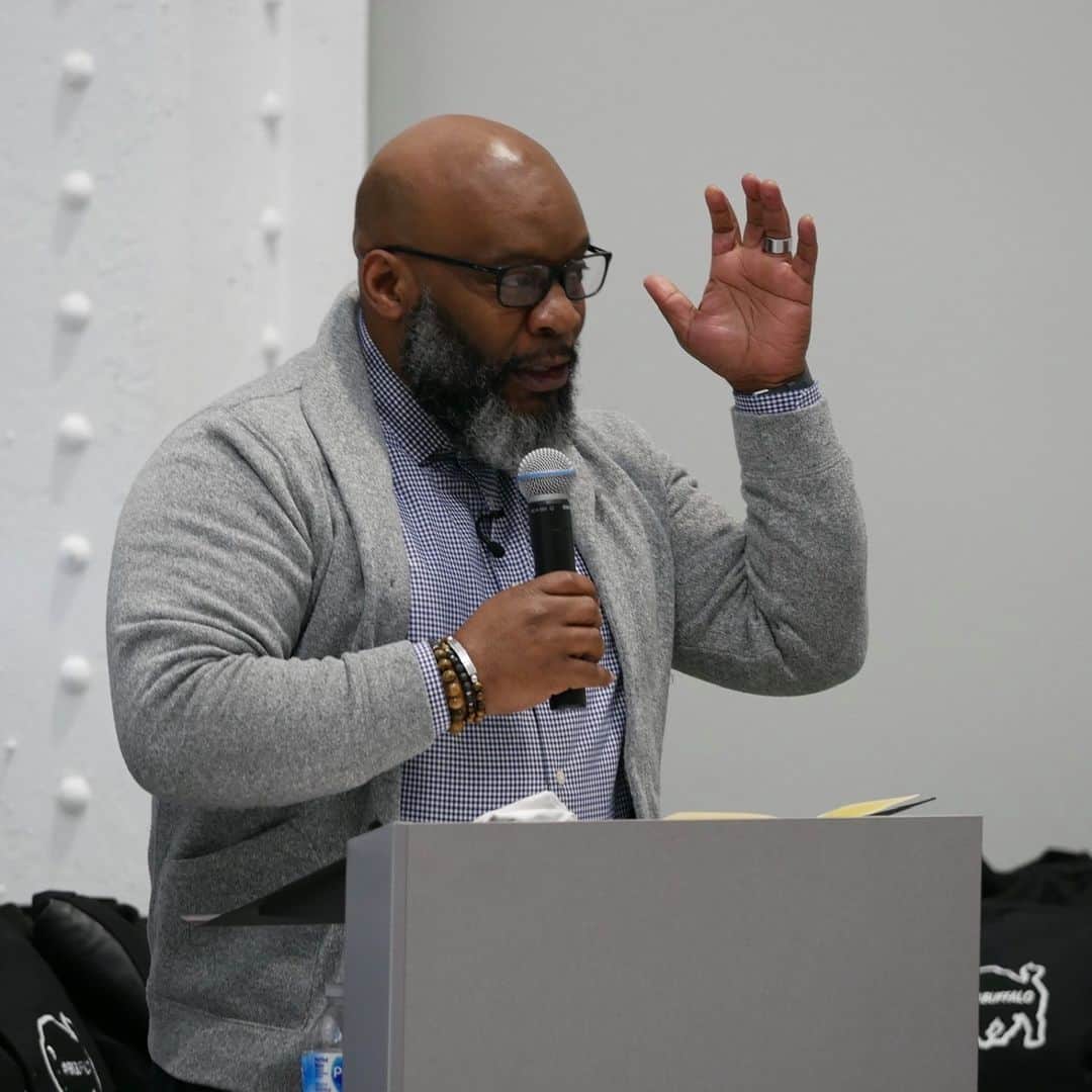 トムズシューズのインスタグラム：「Throughout Black History Month, we’re highlighting some of our Giving Partners who are doing the work on the ground in Black communities and beyond. From @citiesunited, Executive Director Anthony Smith shared thoughts about the importance of elevating youth voices. “In cities across the country, the crisis of community violence is not without solutions and those solutions are found within our most impacted young people. That’s why we elevate youth voice and leadership from the stage to the boardroom to city hall.” #BHM」