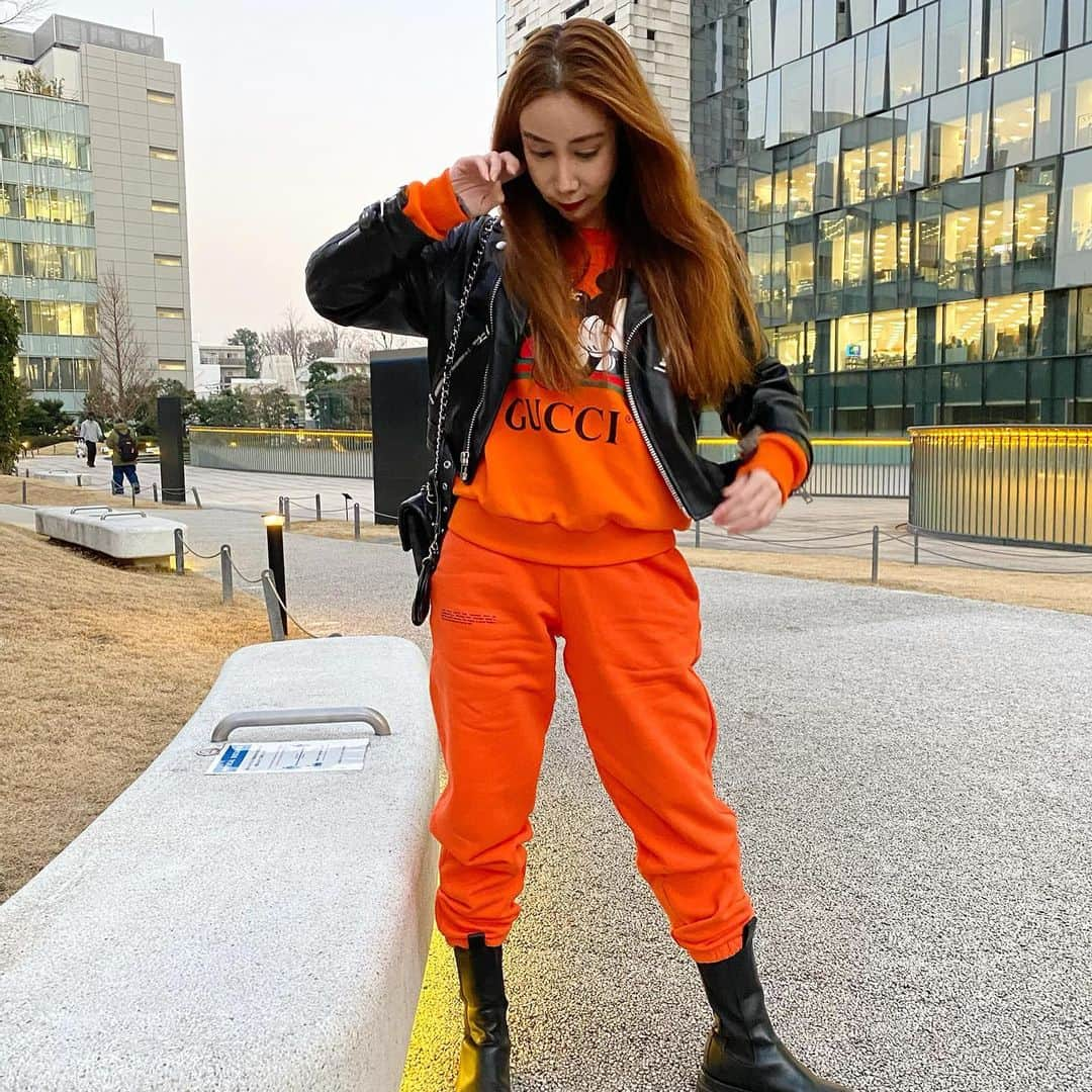 fashion dog loverさんのインスタグラム写真 - (fashion dog loverInstagram)「🧡🖤  #fashion #fashionista #fashionstyle #fashionista #fashionblogger #fashionstyle #ootd #ootdfashion #outfit #outfitoftheday #outfitoftheday #outfit #winter#winterfashion #celine #pangaia #chanel #gucci#bottegaveneta #ファッション#ファッションコーデ #コーデ#コーティネート #セリーヌ #シャネル#ボッテガヴェネタ ＃グッチ#ミッキー #mickey」2月10日 0時55分 - chihuahuanyan