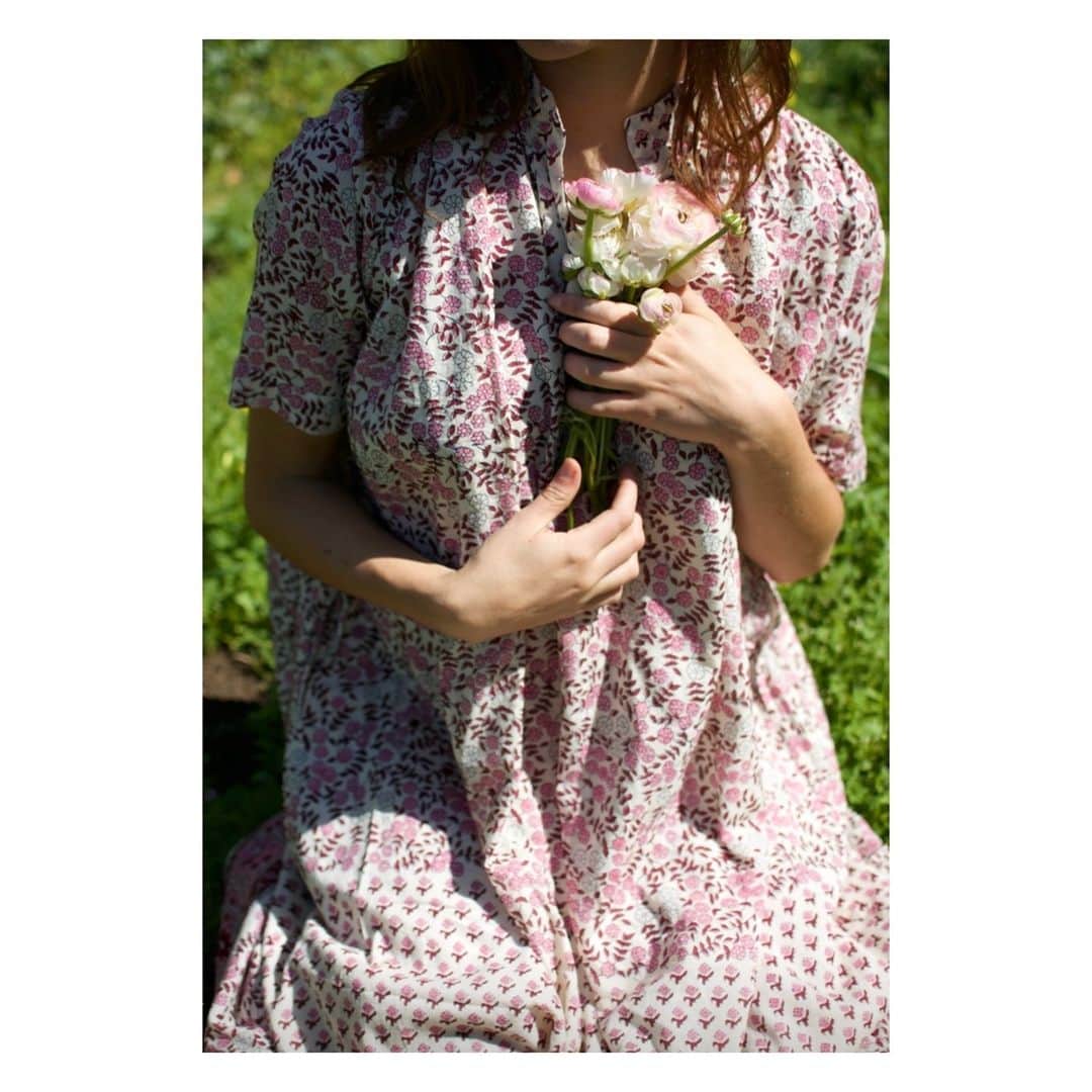 マッタのインスタグラム：「For the love of this moment 💕 ...seen here our Aisha Harini Dress in Shiraz from our Lotus Collection. Shop online or our Sag Harbor location by appointment ✨」