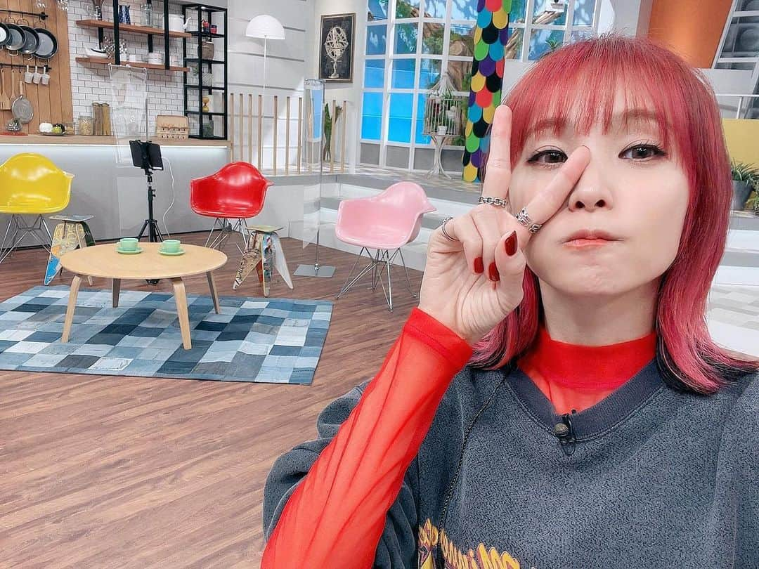 LiSAさんのインスタグラム写真 - (LiSAInstagram)「ROOMICの家から生放送でお届けですっ📺 このあとーーっ！ RT 【TV】本日2/9（火）15:48-19:00に中京テレビにて放送の番組「キャッチ！」にLiSAがゲスト出演します！ 是非チェックして下さい！おたのしみに！ ctv.co.jp/catch/ #LiSA #キャッチ！」2月9日 16時12分 - xlisa_olivex