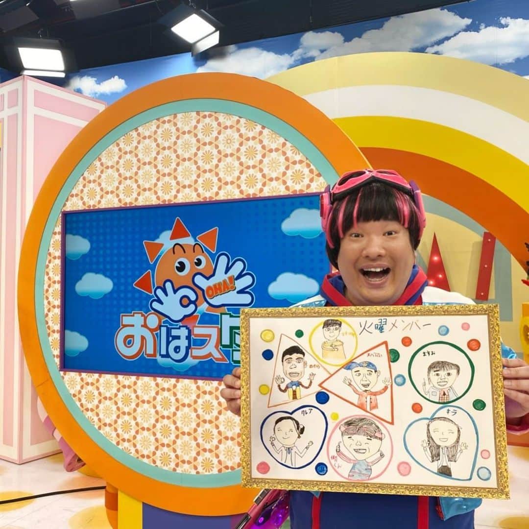 岡崎体育のインスタグラム：「おはトモが火曜メンバーの似顔絵描いてくれたぞ！ありがとうぞ！ #おはスタ」