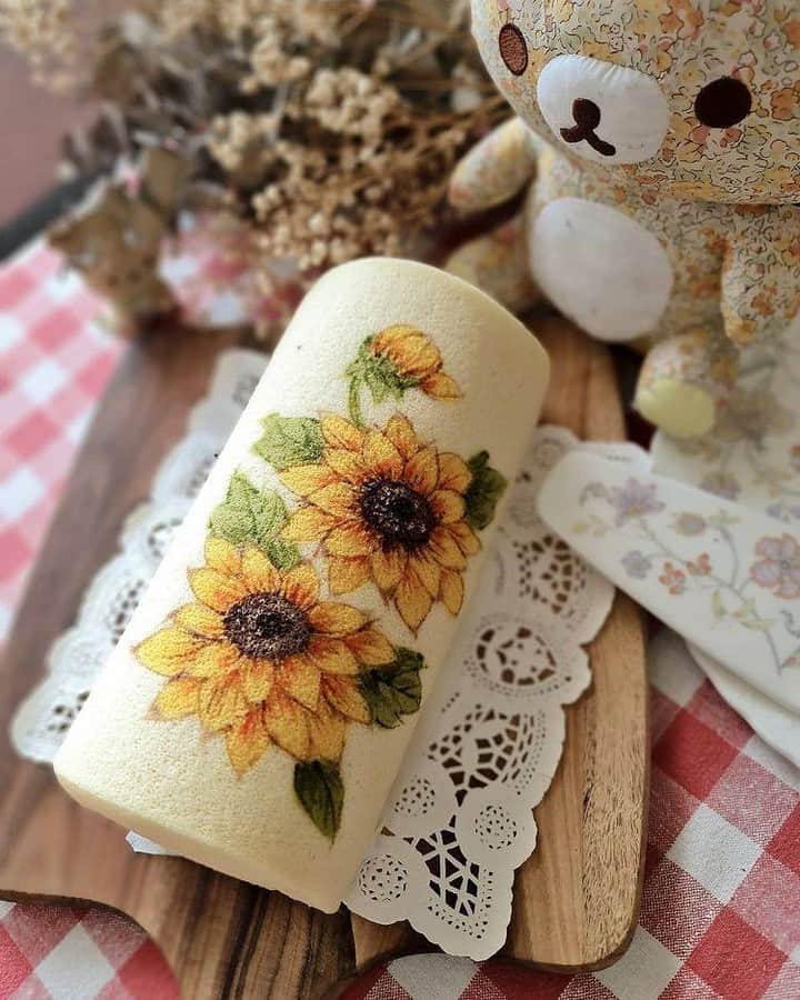 9GAGさんのインスタグラム写真 - (9GAGInstagram)「Beautiful flower roll cakes🌸🌼 By @keempossible_2 • Follow @9gaggirly for more pretty things - #flower #rollcake #beautiful #9gag」2月9日 16時28分 - 9gag