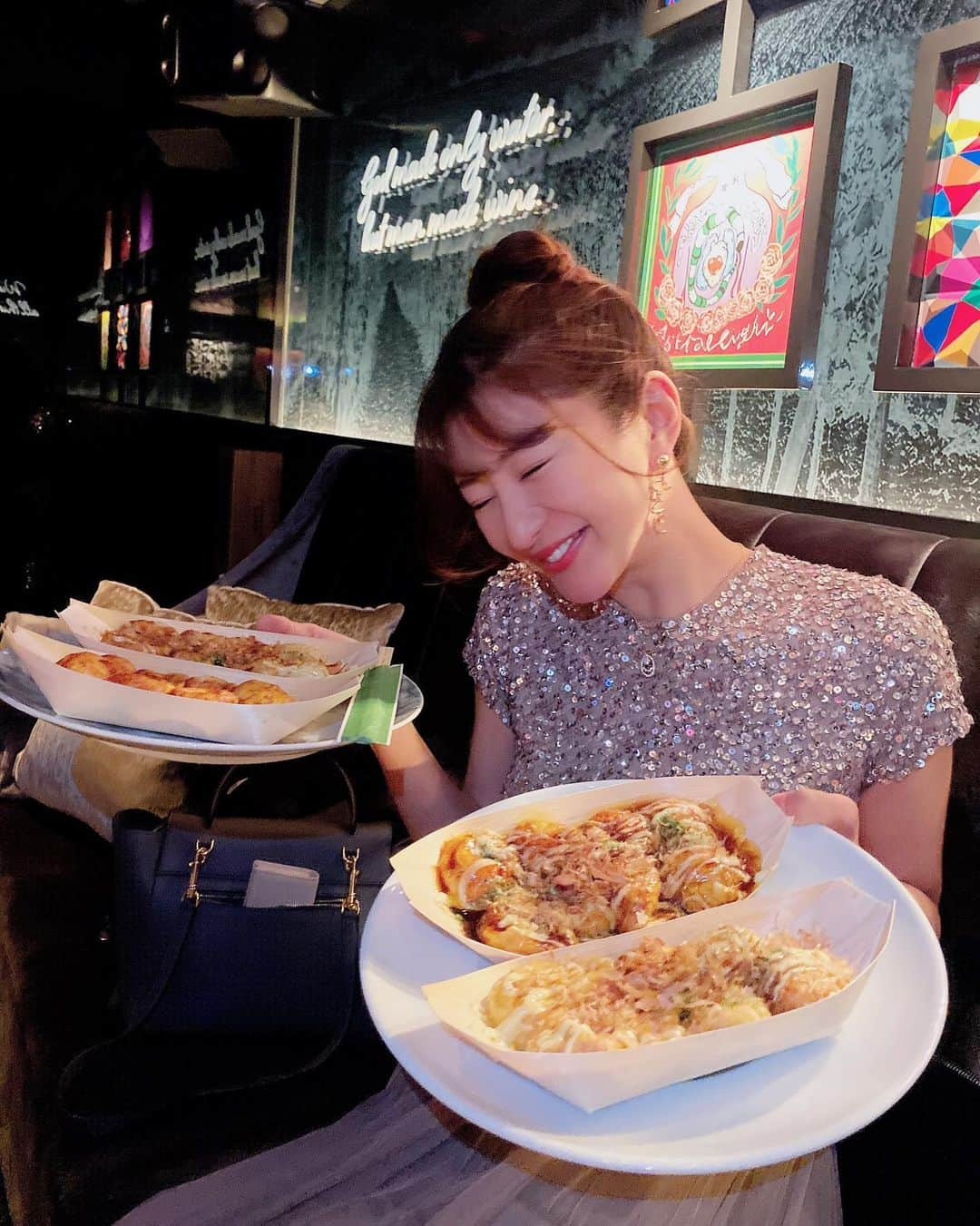 中村江莉香さんのインスタグラム写真 - (中村江莉香Instagram)「#adhoc #大阪 🍽 贅沢、お上品、かわいい😍素敵な時間を過ごせました...🍷💋 楽しみにしていたお食事🎁 あとね！！滞在３日目にして#たこ焼き も食べられたので大満足よ〜っ😋‼︎  今回の大阪滞在で大活躍をしてくれているのが　@andyoudressingroom 👗 レンタルドレス、ワンピースの数がたくさんで、出張先に送って📦そのまま現地で返送するのみ👍 荷物が少なくて済むし、シーンに合わせて何着かレンタルしておくと便利です🤍 #andyoudressingroom 是非チェックしてみて下さいね🥰💋  #アドック #アドック大阪 #フレンチ #美味しいワイン #美味しいご飯 #大阪出張 #モデル #インフルエンサー #インスタグラマー #レンタルドレス #荷物少なめ #パッキング #ドレス #ロングドレス #大阪グルメ #コンラッド大阪 #ホテル暮らし #大人女子会 #米江莉香 #大阪ディナー #forgetmenot #アパレルオーナー #デザイナー #飲兵衛 #大阪のたこ焼き #おいしいもの好きな人と繋がりたい」2月9日 16時28分 - erica_nakamura