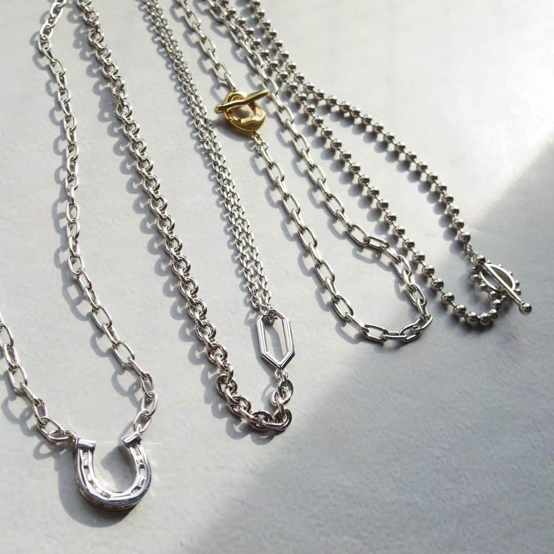 STAR JEWELRY Girlさんのインスタグラム写真 - (STAR JEWELRY GirlInstagram)「シルバーのカッコよさを引き出したボリュームのあるネックレスを効かせてマニッシュなコーディネイトを楽しんで♪  #necklace #ネックレス #ootd #silver #シルバー #boldjewelry #ootd #jewelry #ジュエリー #スタージュエリーガール #STARJEWELRYGIRL」2月9日 16時38分 - star_jewelry_girl