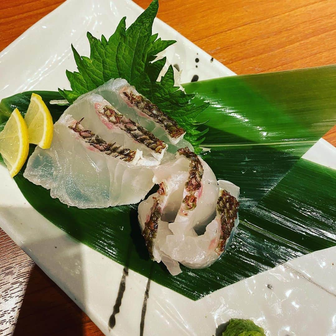 炉端焼き とろ函～とろばこ～ 堅田店のインスタグラム：「昨日雪にはビビりました🥺 今日もしっかり営業してます！ インスタ見たでお会計なんと30％off！🥺 #堅田駅前#駅前#地酒＃いくら#コロナ対策 ＃炭火#炉端#飲み放題あり#gotoキャンペーン#ランチ#居酒屋ランチ#ホッケ#定食#テイクアウト#個室＃少人数宴会#クーポン#とろ守山#とろ函膳所#蟹#鍋#」