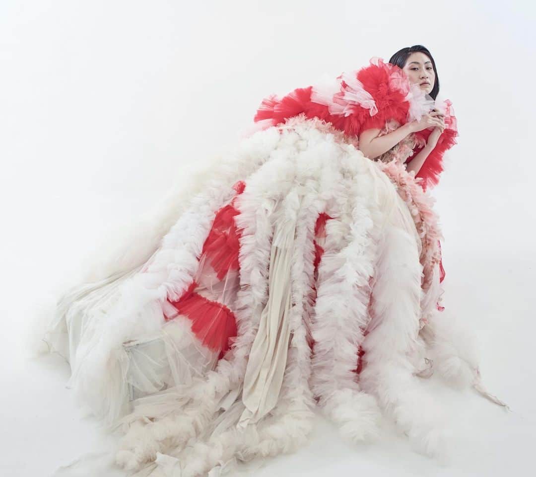 ARAKI SHIROのインスタグラム：「Have a lovely day. . . . ph @yamadakei  md @mkm_mentai93  hm @yanase.alicia.miki  costume/me . . . . #ARAKISHIRO#dress#costumedesign#hautecouture#emergingdesigner#editorial#FUKUOKA#衣装#コスチュームデザイン#アラキシロウ」