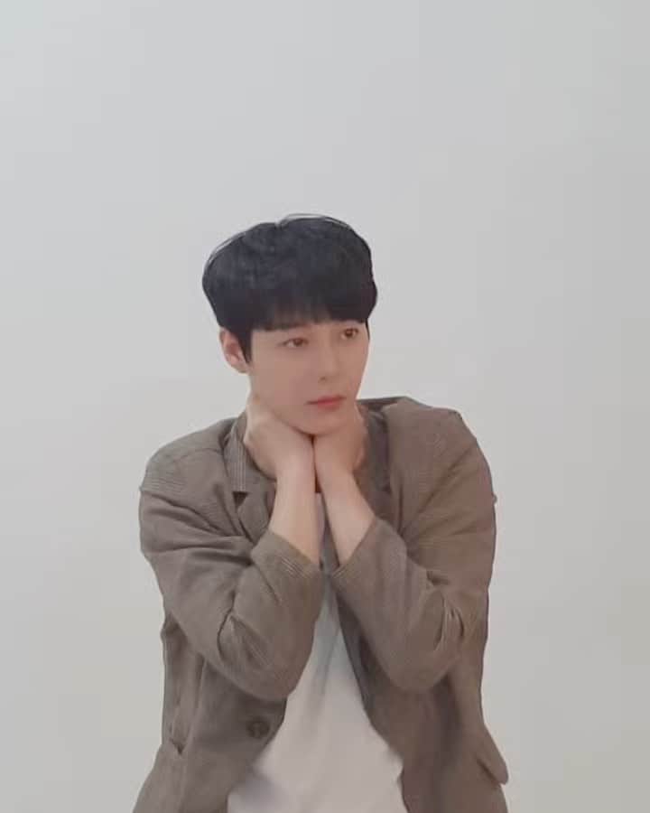 ハン・ギウンのインスタグラム：「하지말라했다 .... 이포즈는🤔」