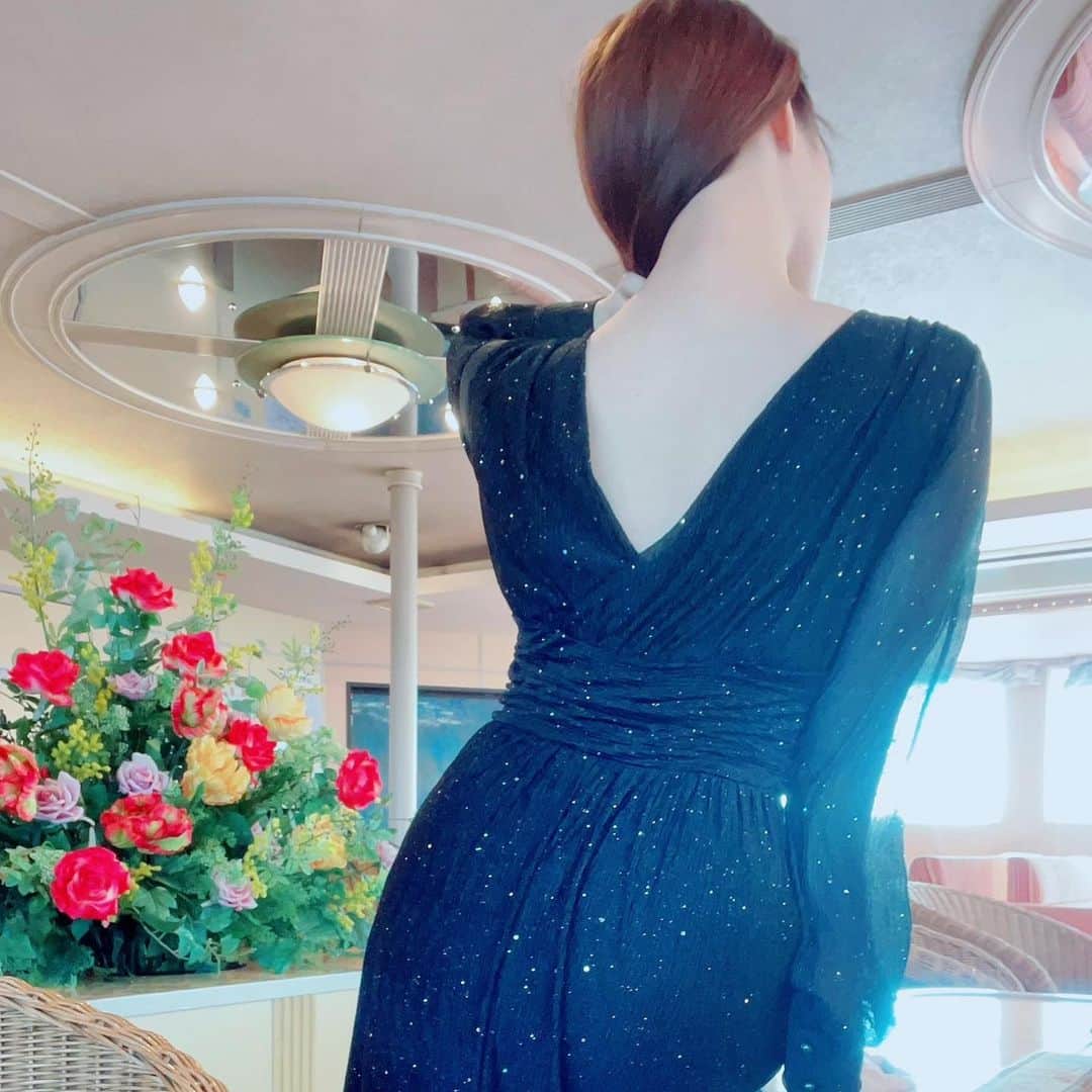 森下悠里さんのインスタグラム写真 - (森下悠里Instagram)「新作ワンピ💜 - 透けそうで透けない ドレープの美しい女神風ワンピ💓 - - 発売予定です💓 - #starlabel #op #dress #direction」2月9日 17時11分 - yuurimorishita