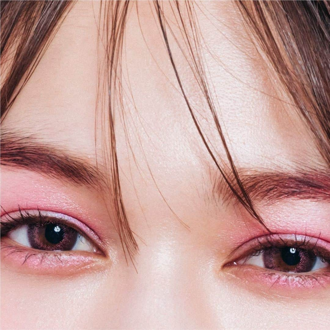 dazzshop officialさんのインスタグラム写真 - (dazzshop officialInstagram)「. .  《2021SPRING COLLECTION》 "Ultimate Pink" . 1本でアイシャドウ・リップ・チークと3WAYで使える、マルチカラーコンシャス！ . ふんわりなめらかなクリームテクスチャーは肌の上でぴたっと密着し、ストレスフリーなつけ心地。 重ね具合により発色と濃淡をコントロールでき、立体的に仕上げてくれる究極のピンクバリエーション！ . . ◆マルチカラーコンシャス　全6色　￥2,750（税込） . 2021年2月5日(金) 予約開始 2021年2月19日(金) 発売 . #DAZZSHOP #ダズショップ #2021spring #マルチカラーコンシャス #multicolor #eyemakeup #makeup #beauty #cosme #eyeshadow #cheek #lip #マルチカラー #メイクアップ #メイク #アイメイク #チーク #リップ #カラコン #コンタクト #春メイク #春コスメ #新作コスメ @dazzshop_b」2月9日 17時15分 - dazzshop_official