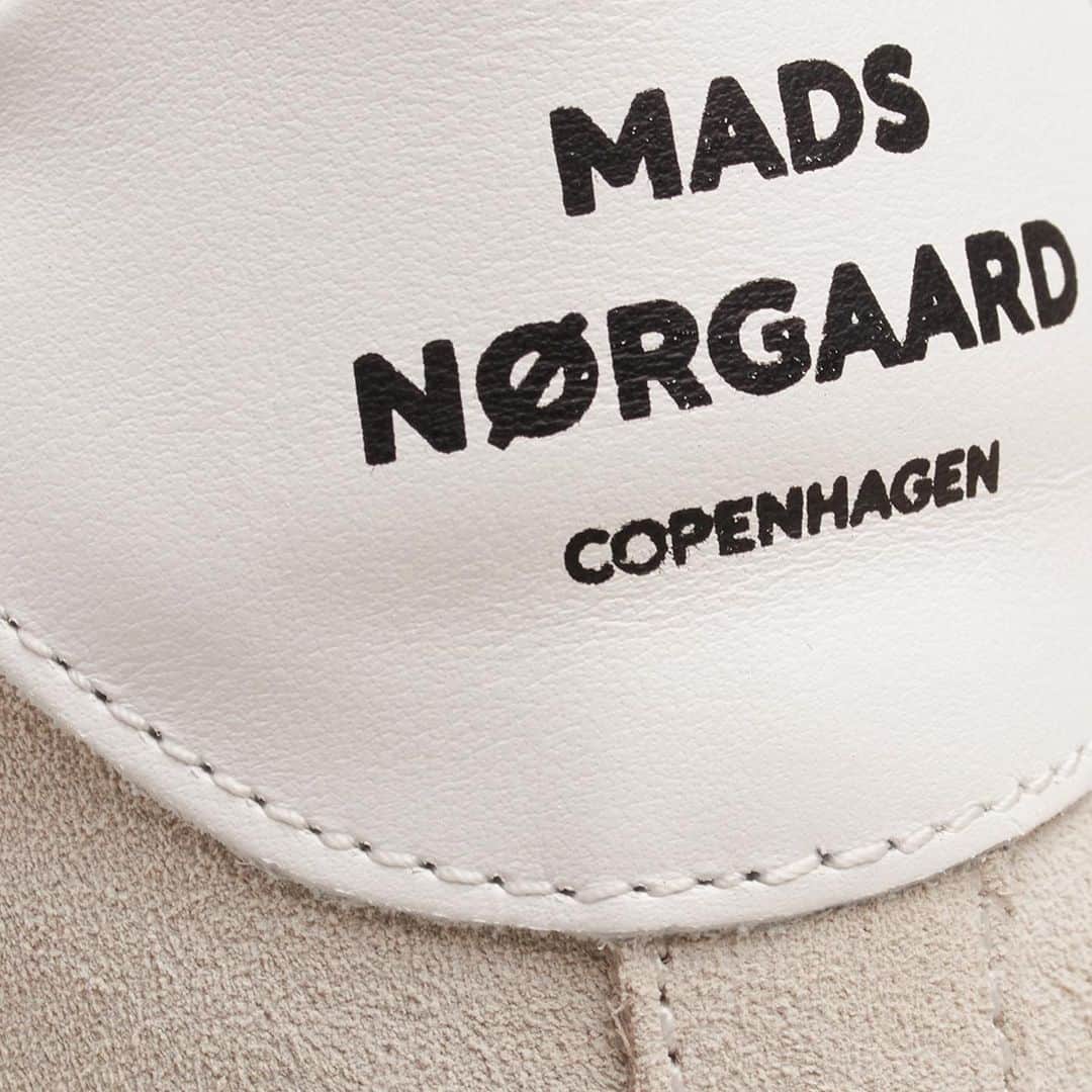 マッツノーガードのインスタグラム：「SUEDE TROY SNEAKER marshmallow 〰️」