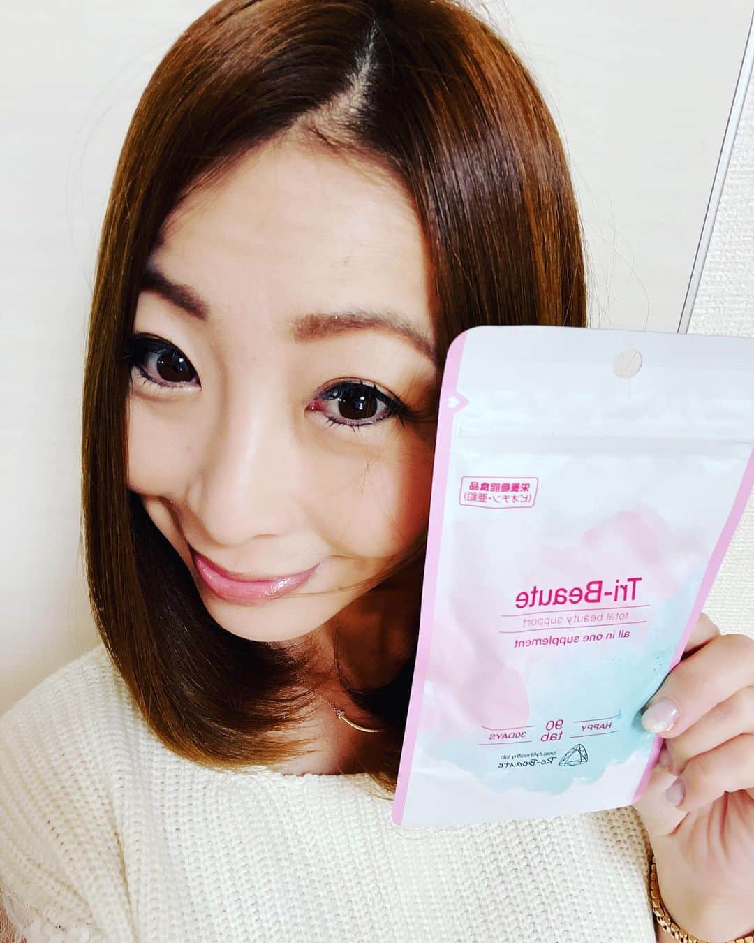 水田真依子のインスタグラム：「毎日ハードだからこそ！ 最高の仲間！ #ファッション	 #東京	 #ランチ	 #かわいい  #可愛い	 #ネイル	 #おうちごはん	 #ありがとう	 #空	 #犬	 #お弁当	 #桜	 #大好き	 #モデル	 #コーデ	 #撮影	 #ヘアアレンジ	 #インテリア	 #メイク	 #コスメ部門」