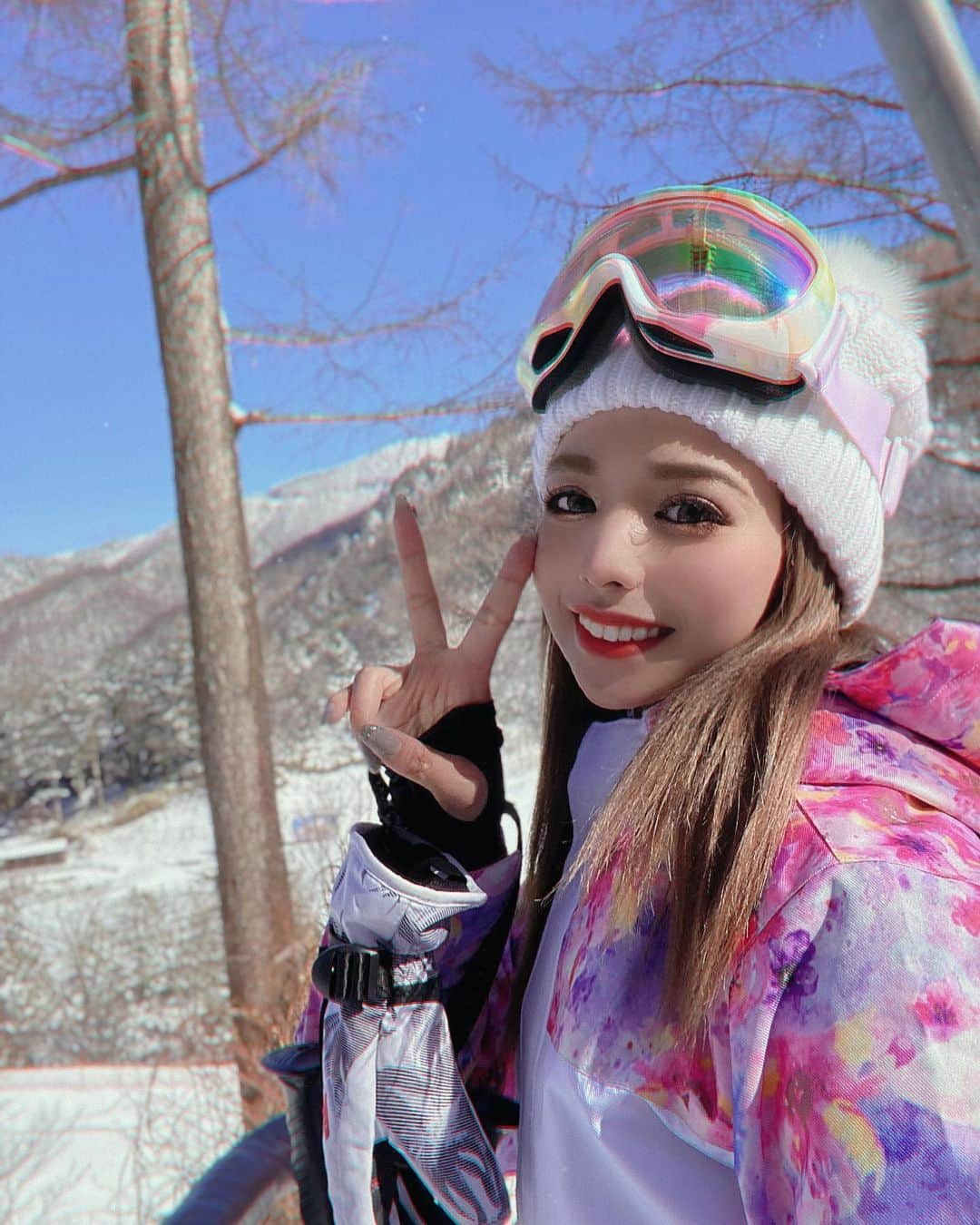 ぽょ姫のインスタグラム：「𝓢𝓴𝓲𝓲𝓷𝓰⛷ ⁑ 今年初ウィンタースポーツ⛷ マミィが上級者のとこまで 滑れるようになってて感激🧑🏽‍🦱👏🏽さすが ちなみ家族と行く時はスキー⛷で 友達と行く時はボード🏂✨ ⁑ てか今までウェアの自撮り撮ったことないのに 気づいて今回たくさん撮りました。笑 いつも滑る時すっぴんでガチ勢だから🤭💦静 ⁑ ⚘ 阿智村 #長野観光 #長野 #長野県 #阿智村 #阿智村の星空 #日本一星空が綺麗な村 #スキー #スキーウェア #スキー女子 #スキー場 #スキージャンプ #スキー好きな人と繋がりたい #ショートスキー #ウィンタースポーツ #スノーボード #スノーボードウェア #スノーボード女子 #スノーボード好きな人と繋がりたい #skiing #skii #skiing🎿 #skiingisfun #snow #snowboard #snowboarder #winter #winterfashion #wintersport #wintersports」