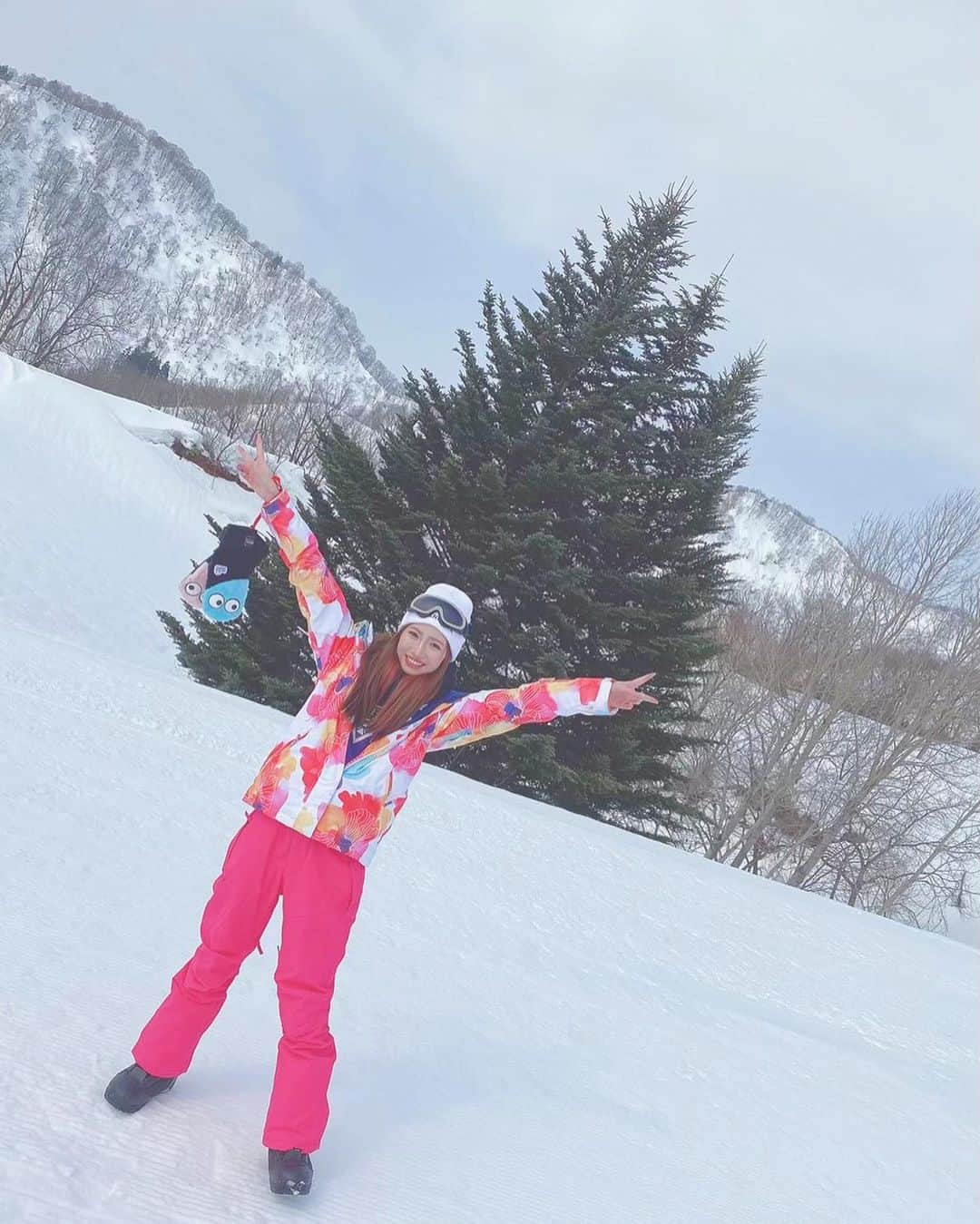 彩田真鈴さんのインスタグラム写真 - (彩田真鈴Instagram)「・ 前にさあちゃんとみなちゃんとスノボ行った時の写真🏂♡ ・  #スノボ #スノボ女子 #スノボウェア #雪景色 #雪遊び #女子旅 #アウトドア #アウトドアファッション」2月9日 17時35分 - marin05231