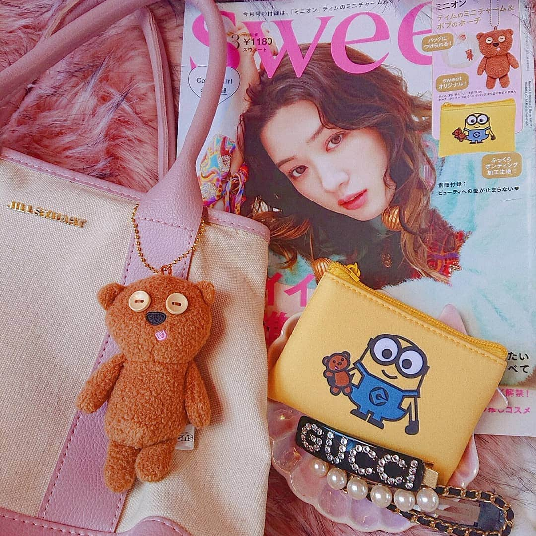 西内みなみさんのインスタグラム写真 - (西内みなみInstagram)「sweet 3月号 ----------------------------- cover Girlは永野芽郁ちゃん(@mei_nagano0924official ) 毎月12日発売 ￥1,180  気になる付録は ミニオン ティムのミニチャーム＆ボブのポーチ 💘ティムのチャーム 全長11cm 💘ボブのポーチ タテ8×ヨコ12cm ふっくらボンディング加工生地  付録のティムは昔のsweetの付録、 JILLのサブバックに付けたよ☺︎  ポーチにはアクセサリー入れようかな🥺 @sweet_editors   #sweet #スウィート #sweet3月号 #スウィート3月号 #宝島社 #宝島社付録 #sweet付録 #永野芽郁 #ミニオン #ティム #ティムのミニチャーム #ポーチ #スウィートインスタ #いいね返し」2月9日 17時31分 - miiiiiiu3u6