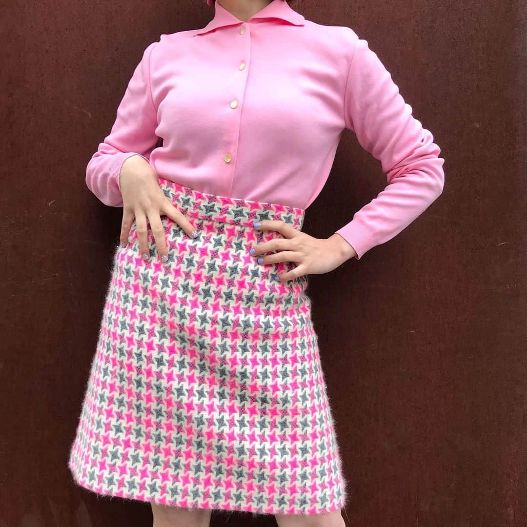 NUTTY Vintage&Collectibleのインスタグラム：「🌸NEW ARRIVAL🌸  ☑︎vtg spring color clothes  ピンク×ピンクの春先取りコーデで気分もウキウキ。 好きな色を存分に 自分らしくオシャレを楽しんで。  ONLINE STOREにてお買い求め頂けます🛒  ---------------------------------------------------- 💐Formal Fair 2021💐1/18(mon)~ ☑︎ヴィンテージジュエリーALL10%OFF  🚌送料無料🚌1/15(fri)~ ☑︎VINTAGE ONLINE STORE ¥10000以上 ☑︎SELECT BOUTIQUE ONLINE STORE ¥5000以上 お買い上げで全国一律送料無料！ （※ONLINE STORE/その他通販全て対象） ----------------------------------------------------」
