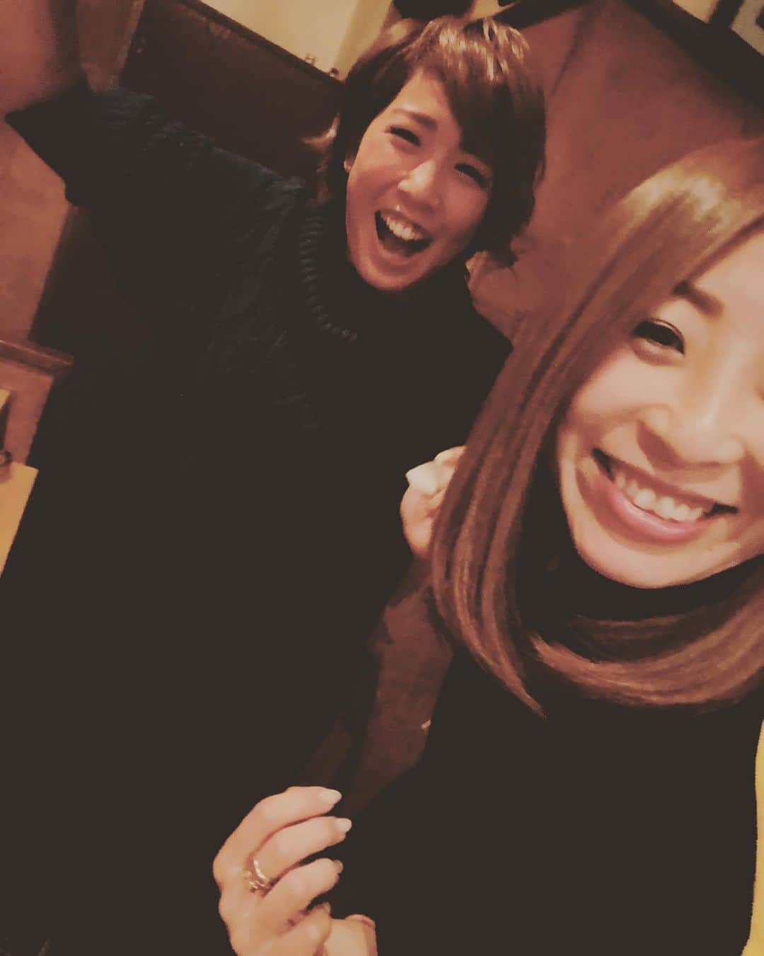 水田真依子のインスタグラム：「あかね！いつもありがと✨✨ 最高の仲間！ #ファッション	 #東京	 #ランチ	 #かわいい  #可愛い	 #ネイル	 #おうちごはん	 #ありがとう	 #空	 #犬	 #お弁当	 #桜	 #大好き	 #モデル	 #コーデ	 #撮影	 #ヘアアレンジ	 #インテリア	 #メイク	 #コスメ部門」