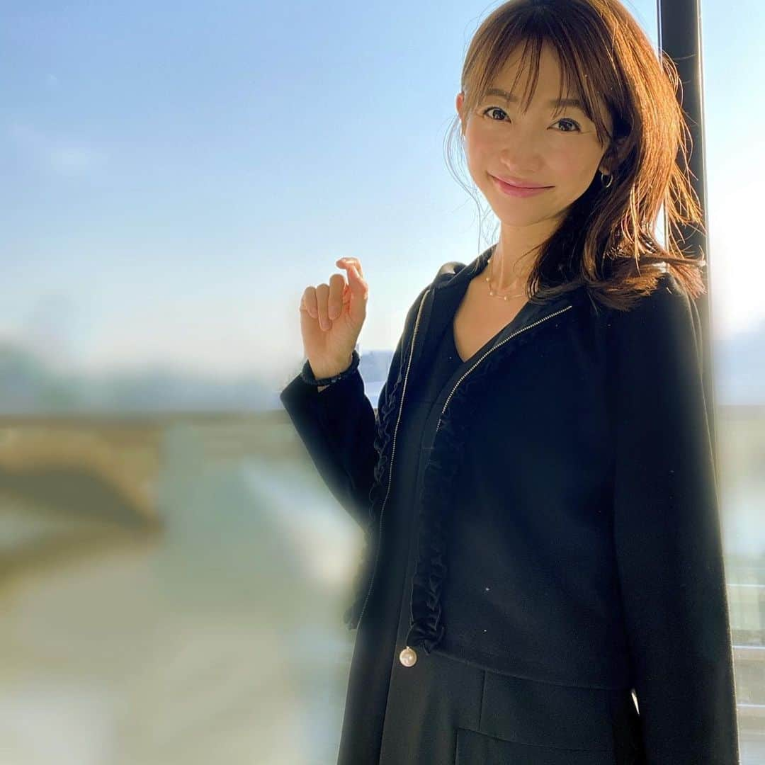 木本泉さんのインスタグラム写真 - (木本泉Instagram)「-﻿ 今日はお気に入りのパーカーカーディガン🖤﻿ ﻿ お天気が良くて気分良かった１日☀️﻿ ﻿ cardigan #fleur_clothes﻿ ONE PIECE #foxey﻿ sneaker #foxey﻿ ﻿ ﻿」2月9日 17時39分 - izumikimoto