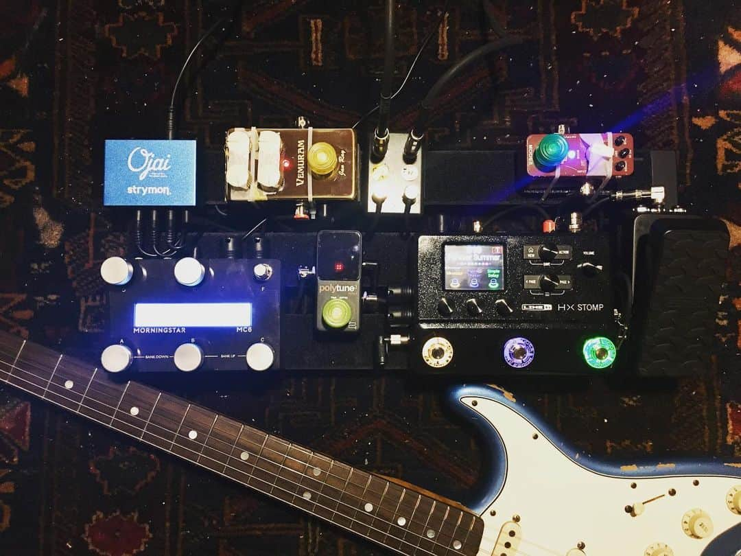 砂川一黄のインスタグラム：「#pedalboard #hxstomp #line6 #morningstarfx #morningstarengineering #fender #fenderstratocaster #fendercustomshop #lakeplacidblue #vemuram #vemuramjanray #polytune3noir #polytune #mooerpedals #jimidunlop #strymon #strymonojai」