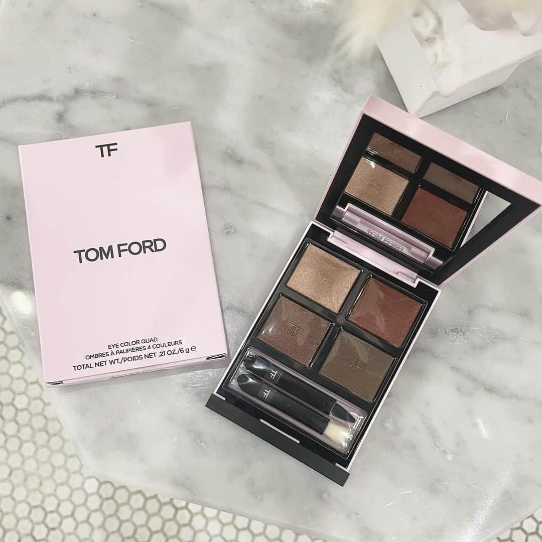 雪村彩音さんのインスタグラム写真 - (雪村彩音Instagram)「. . TOMFORDのアイシャドウが好きで普段はブラウン系をよく使うのだけど 今回はじめてピンク系に挑戦した◎ . ローズピンク限定パケ最高に可愛い〜😻 使うの楽しみ✨✨ . . #tomford #トムフォード #トムフォードアイシャドウ #トムフォードビューティー #tomfordbeauty #tomfordeyewear #ビューティアイカラークォード #ボディヒート #アイシャドウ #eyeshadow #シャドウ #アイシャドウパレット」2月9日 18時06分 - ykmrayn411