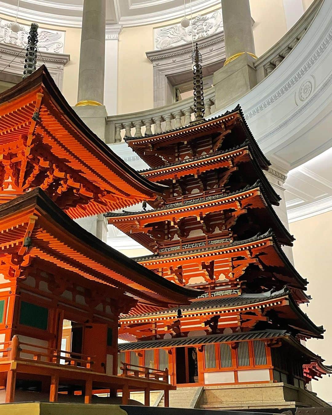 音月桂さんのインスタグラム写真 - (音月桂Instagram)「空間デザインやインテリアコーディネートにも興味があるので まずは土台となる建築の歴史を学びに ☺︎  法隆寺と表慶館… 和と洋のコントラストが素敵すぎる♡  It was soooo much fun!   #日本のたてもの @art_japan_tsumugu  @tnm_pr」2月9日 18時17分 - keiotozuki_official
