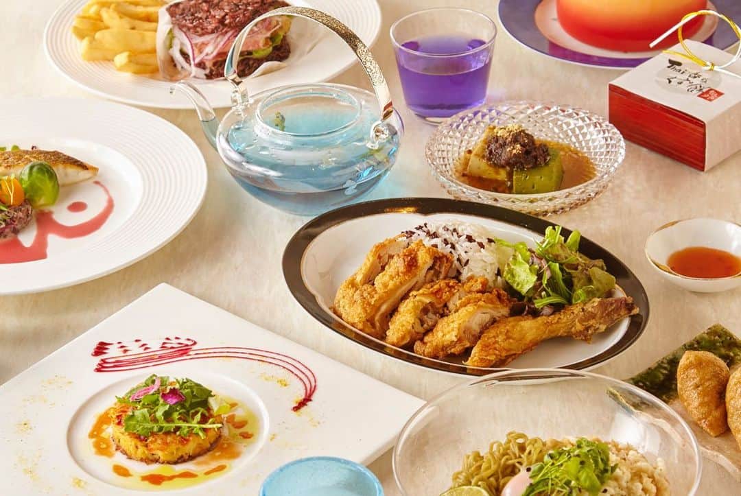 THE WESTIN TOKYO | ウェスティンホテル東京さんのインスタグラム写真 - (THE WESTIN TOKYO | ウェスティンホテル東京Instagram)「健康と美への意識が高い「タイ王国」の食材を、広東料理「龍天門」の料理長がアレンジしてつくるタイ料理の特別メニューを期間限定でご提供🇹🇭 レモングラスなどのスパイスを効かせたクリスピーチキンと、健康効果が高いと話題のライスベリーとタピオカのデザートで、エキゾチックなひとときをお過ごしください✨ 「Thailand Health & Beauty Foods Month」の詳細はプロフィールのリンクより🔗  For February only, treat yourself to a marriage of Thai and Cantonese delicacies at Ryutenmon🇹🇭 Experience the creative culinary flair of Chef Waguri and enjoy tantalizing creations like the aromatic "Crispy Chicken Rice with Riceberry and Lemongrass" or the healthy exotic "Almond Cream with Riceberries" dessert✨  View more wholesome offerings available with our "Thailand Health & Beauty Foods Month" via our bio link🔗  #ウェスティンホテル東京 #ホテル #東京 #タイ #タイ料理 #タイ食材 #日本料理 #広東料理 #中華料理 #ウェスティン東京 #WestinTokyo #hotel #Cantonesefood #Chineserestaurant #cantonesecuisine #chinesefood #thewestintokyo #hotellife #Japanesefood #Thaifood #Thaicuisine #ライスベリー #Riceberries #ButterflyPea #バタフライピー #バタフライピードリンク #ButterflyPeaDrink」2月9日 18時11分 - westintokyo