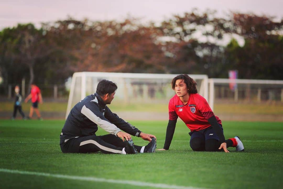 FC東京オフィシャルグッズさんのインスタグラム写真 - (FC東京オフィシャルグッズInstagram)「🔵🔴 #2021沖縄camp   残り数日。 全員で良い積み上げを✊🔵🔴 photo by Kenichi Arai #officialphotographer   @fctokyoofficial  #FC東京 #fctokyo #沖縄 #okinawa #キャンプ #camp #tokyo」2月9日 18時11分 - fctokyoofficial