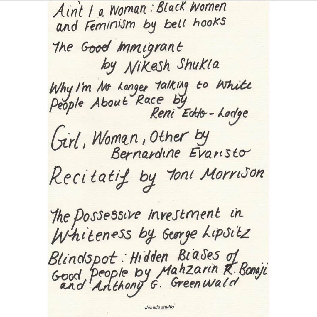 エレオノーラ・カリシのインスタグラム：「Denude Magazine writes a list of #readings that - he argues - young English should read to avoid growing up or rather hope to grow up with a less dull and confused mentality. In general, I suggest them to all those who want to be the change in this world by now accustomed to discriminating against others for every quality that instead makes them unique. ✊🏻✊🏽✊🏾✊🏿」