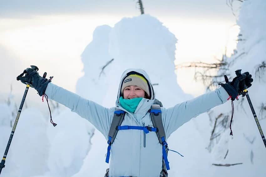 小泉遥のインスタグラム：「. . YAMAPさんの撮影で 山形の蔵王でスノーハイクした時の⛄️❤︎ 日本一広いスキー場なのに 存在すら知らなかったのを後悔…🥺 いつかスノボしにまた行きたいな〜！ . #YAMAP」