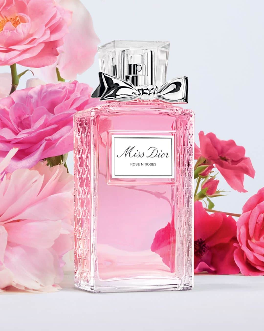 クリスチャンディオールさんのインスタグラム写真 - (クリスチャンディオールInstagram)「MISS DIOR ROSE N’ ROSES  “Make me a fragrance that smells love!" Christian Dior.  Miss Dior is a hymn to love, emblematic of Dior femininity with a Couture spirit. A hand-crafted scent trail with a modern, rebellious and elegant personality.  •  #DiorParfums #MissDiorForLove @diorparfums」2月9日 18時16分 - dior