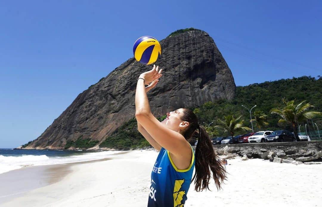 タチアナ・コシェレワのインスタグラム：「happy birthday volleyball🏐thanks for changing my life❤️」