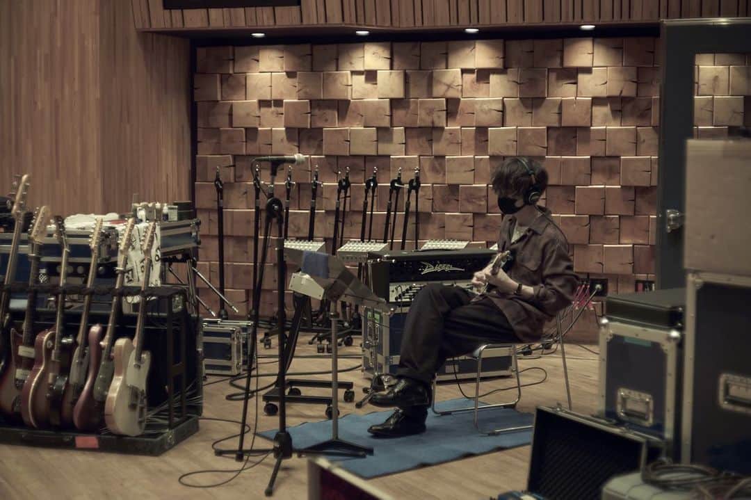 BUMP OF CHICKENのインスタグラム：「レコーディング中です。」