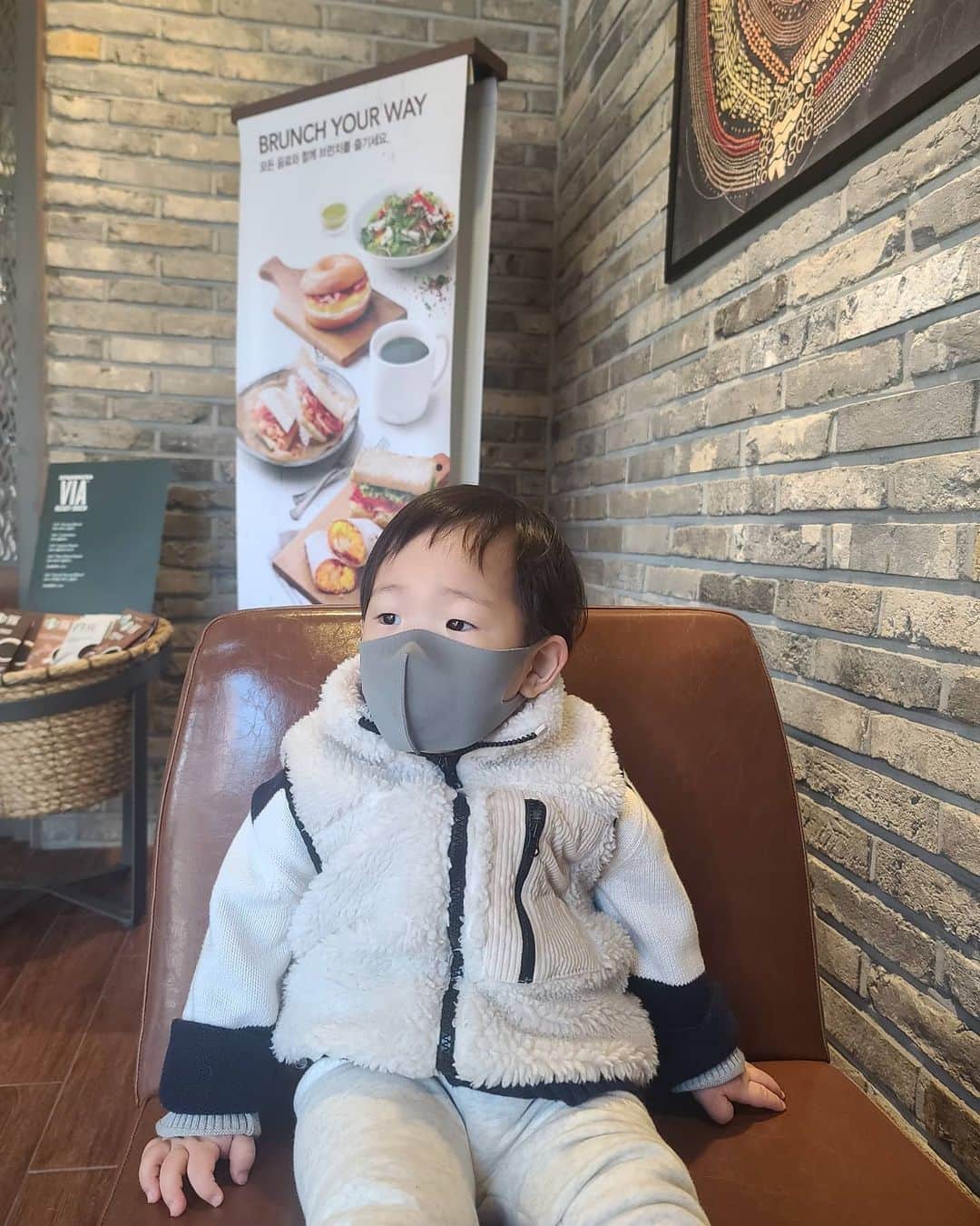 ユ・ハナのインスタグラム：「나는 니가  참 조으다  스벅 딸기라떼 좋아하시는 분이랑❤」