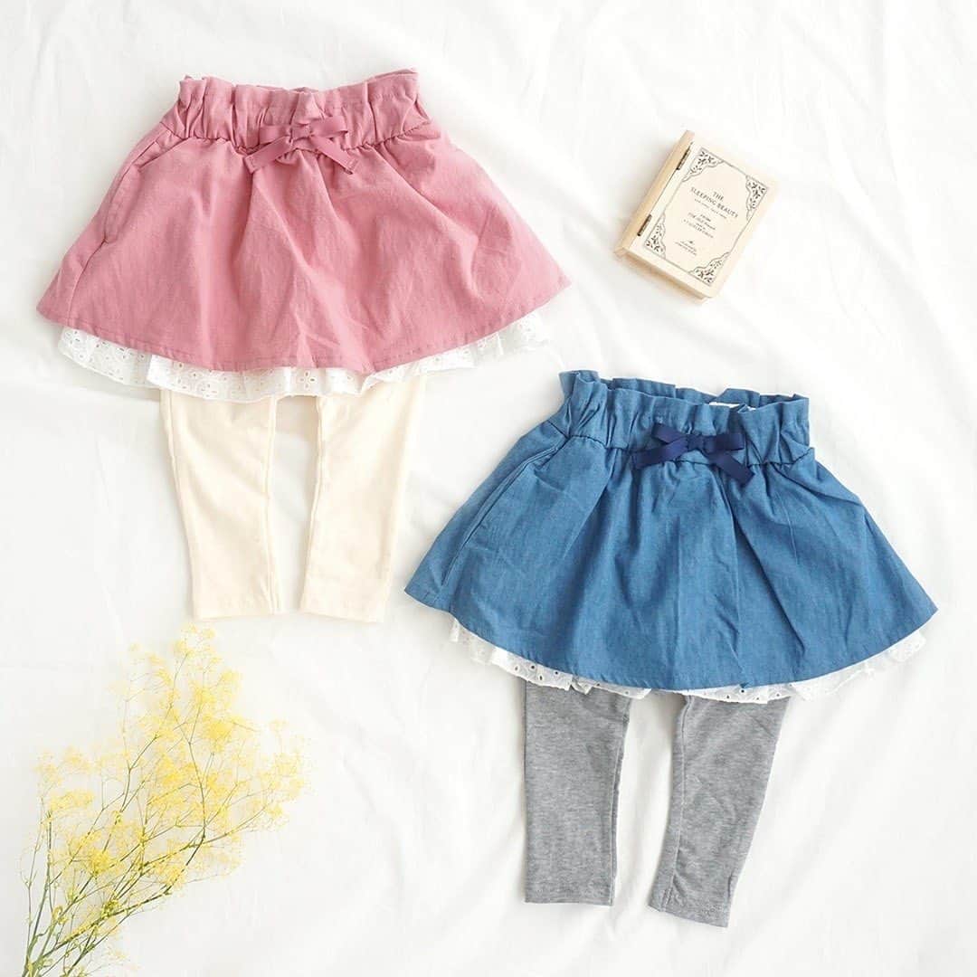 のインスタグラム：「【一部サイズのみわずかに入荷できました😍フロントリボン♪レース重ねスカパン🎀】 . 女の子に大ヒット👑 「フロントリボン♪レース重ねスカパン」💖 . すでにメーカーさま完売サイズが出ていますが、一部サイズのみわずかに入荷できました👏 気になっていた方は、お急ぎくださいね～～～🛒💨 . 🎀フロントリボン♪レース重ねスカパン サイズ：80/90/100/110 カラー：ブルー/ピンク プライス：¥2,300 +tax . デイリーだって可愛く💛アクティブに動いても大丈夫なスカパンは、女の子のマストアイテム👧 . 重ね着風でオシャレ度UP👍✨ いつものトップスと合わせるだけで、女の子らしいコーデに🥰 . さぁ！急いでGETしましょ～～🛒💨 . . 📣会員さま📣 必ずログインしてからお買い物を！ . 全商品ポイントUPキャンペーン開催中🎊 . 💡会員様だけのお得なキャンペーンです。商品代金の５％をポイントでもらえます💡 . 今回貯めたポイントを使えば、これからまだまだ登場する新作アイテムがおトクにGETできちゃう😍 . ⏰2月13日(土)23:59まで！ . ポイントUPのチャンスに❣️ 今すぐ！ログインしてお買い物😘 . まだ会員でない方は先に登録してね！30秒もかからないよ👍 . カートに入れてるアイテムはありませんか～❓ 欲しいもの、ぜーんぶ一緒にGETしちゃお🧚‍♀✨ . . 紹介アイテム品番：SP-S120011 . #スカパン #スカッツ #女の子コーデ #newarrivals #新作 #春の新作 #べびちゅ #babychu #ig_kidsphoto #ig_babyphoto #かわいい #子供服 #ベビー服 #親バカ部 #女の子#男の子 #娘 #息子 #赤ちゃん #ベビーコーデ #キッズコーデ #ベビーファッション #キッズファッション #出産祝い #baby #babychujp #stayhome #おうち時間 #べびちゅstylingcollection」