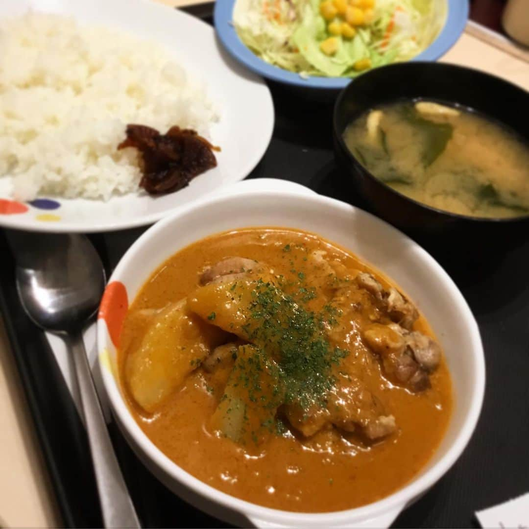 木村ひさしさんのインスタグラム写真 - (木村ひさしInstagram)「最高のおっさんの晩ごはん。 松屋　マッサマンカレー #最高のおっさんのカレー  #マッサマンカレー」2月9日 18時52分 - kimura.hisashi