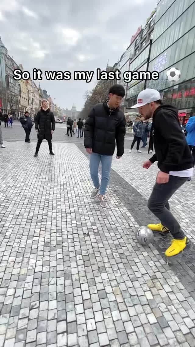 ショーン・ガルニエのインスタグラム：「Can we all do a common pot to buy this guy glasses ? 🤣 #Football #Urbanballer #SeanGarnier #Funny」