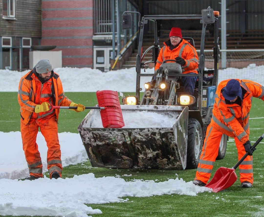 ADOデン・ハーグさんのインスタグラム写真 - (ADOデン・ハーグInstagram)「❄️🚜 ADO Den Haag bedankt AH Vrij voor het sneeuwvrij maken van de trainingslocatie én de goede samenwerking! 🤝」2月9日 18時46分 - adodenhaag