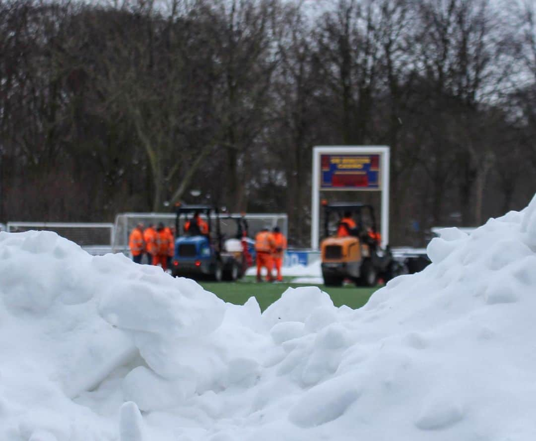 ADOデン・ハーグさんのインスタグラム写真 - (ADOデン・ハーグInstagram)「❄️🚜 ADO Den Haag bedankt AH Vrij voor het sneeuwvrij maken van de trainingslocatie én de goede samenwerking! 🤝」2月9日 18時46分 - adodenhaag