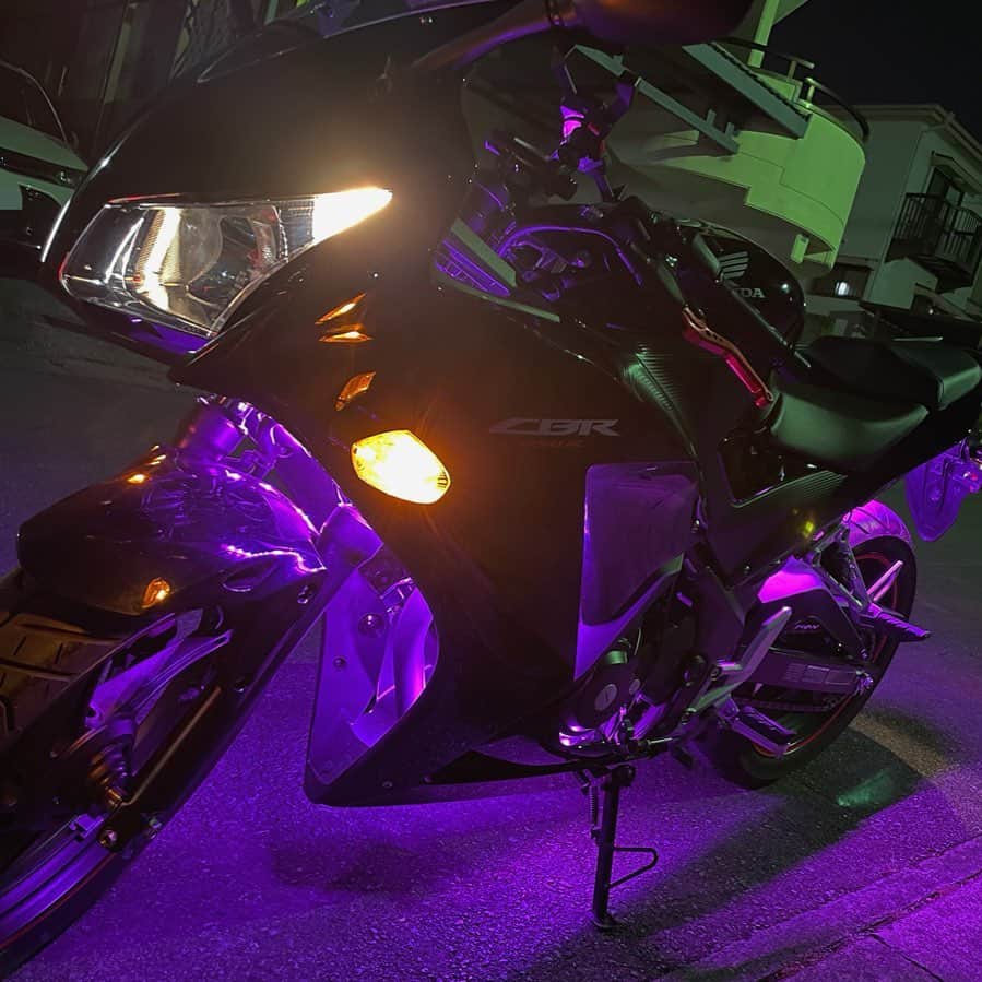 糸数竜輝のインスタグラム：「免許取得＆納車しました バイク楽しみます😎😎  #沖縄バイク #CBR250R #バイク」