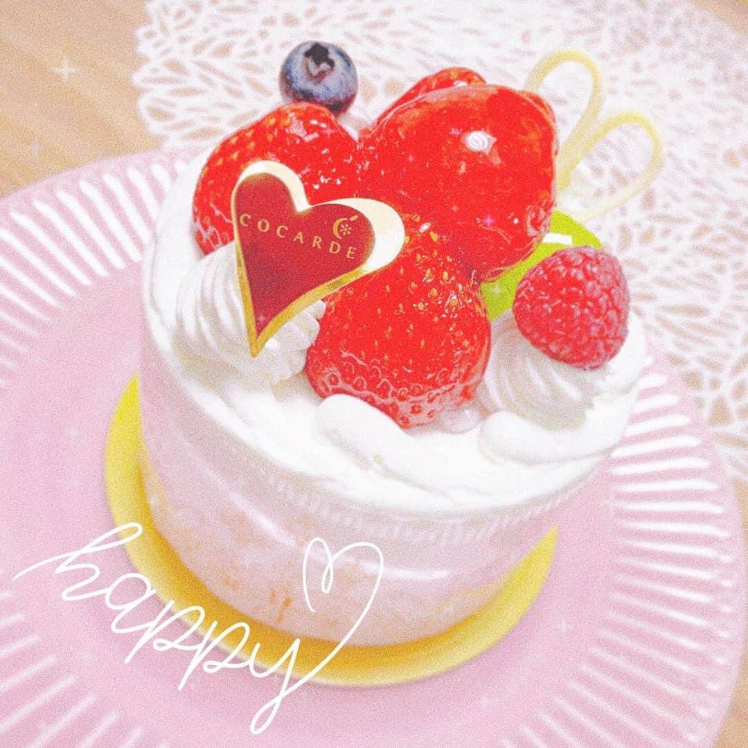 菜々のインスタグラム：「お誕生日のお祝いありがとうございました😊 今年も沢山チャレンジします💓 沢山のメッセージとても 嬉しかったです:.* ♡(°´˘`°)/ ♡ *.:」