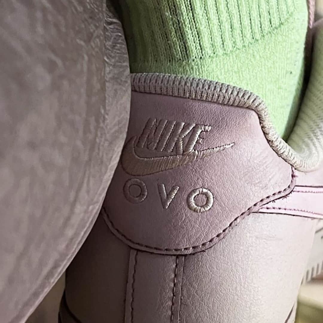 HYPEBEASTさんのインスタグラム写真 - (HYPEBEASTInstagram)「@hypebeastkicks: A new teaser for @champagnepapi‘s rumored @welcomeovo x @nike Air Force 1 collaboration has surfaced online. Revealed by @ovomark, the shoe sports a slight purplish hue, while the usual Nike Swoosh embroider at the rear is underscored by “OVO.” Stay tuned for a better look at it and for notes on its release.⁠ Photo: OVO Mark」2月9日 19時01分 - hypebeast