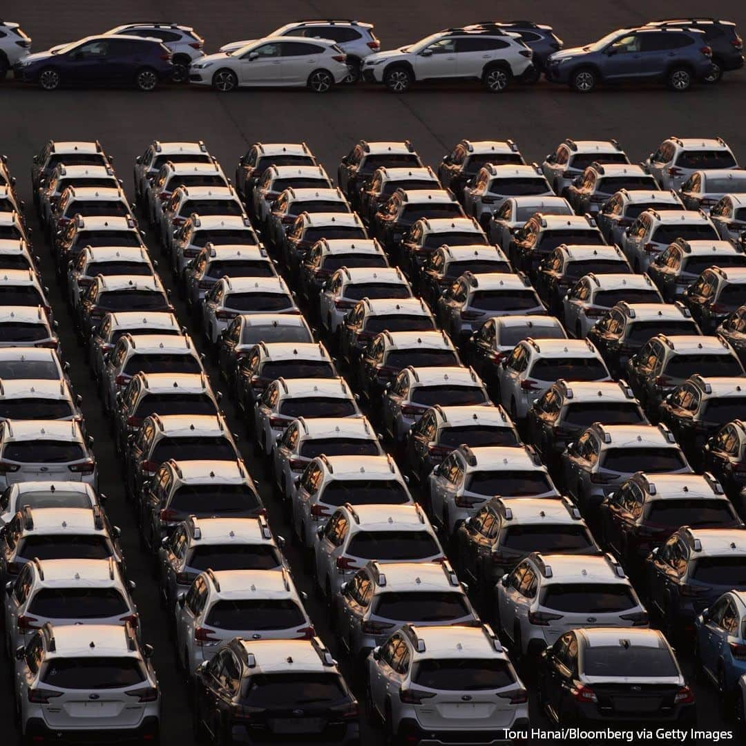 ABC Newsさんのインスタグラム写真 - (ABC NewsInstagram)「Subaru Corp. vehicles bound for shipment at a port at dusk in Yokohama, Japan. Speculation that Apple Inc. is seeking a partner to develop its own electric vehicle swept through South Korea and  Japan this week and several major car companies came into the spotlight over reports of discussions with the maker of the iPhone.  #automotivephotography #picoftheday #apple」2月9日 19時00分 - abcnews