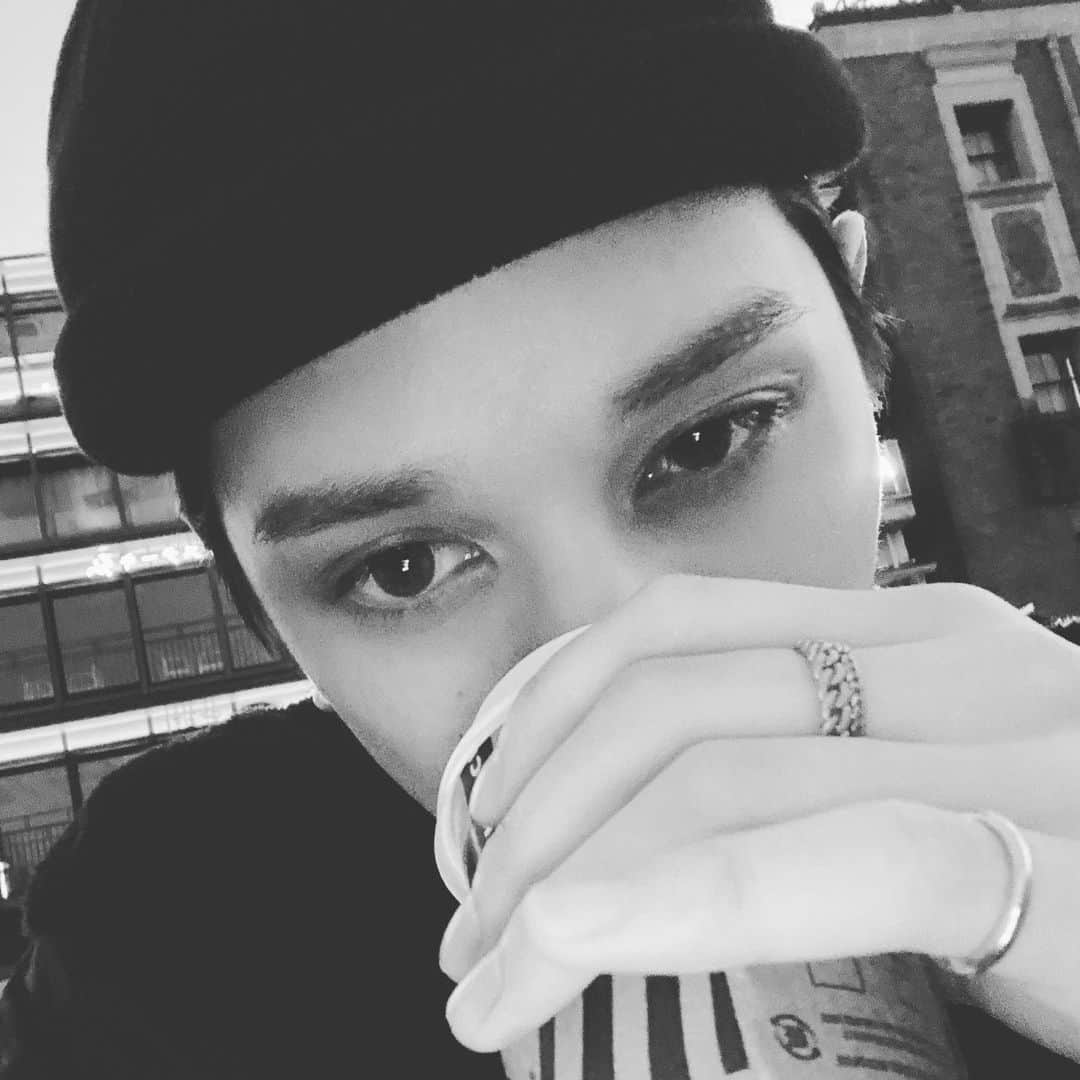 バトシンのインスタグラム：「コメント返す」