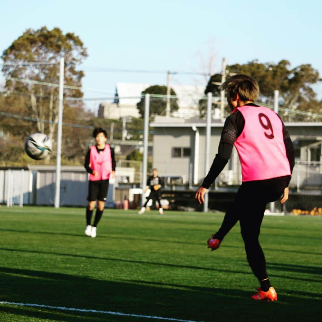 愛媛FCさんのインスタグラム写真 - (愛媛FCInstagram)「Today's training 🍊  ゲーム形式のトレーニング⚽️🕺 課題の克服へ☝️✨  #ehimefc  #愛媛FC #原点回帰 #藤本佳希 #浦田延尚 #前田凌佑 #山瀬功治 #田中裕人 #内田健太 #茂木力也 #西田剛 #榎本大輝 #顔は隠すが視線はカメラ」2月9日 19時03分 - ehimefc12