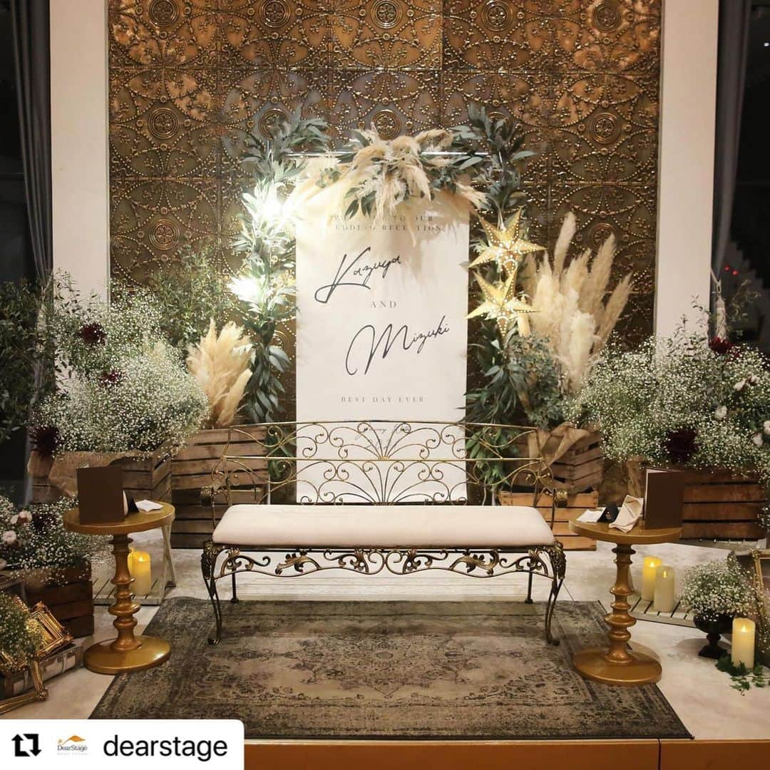 Dears Weddingさんのインスタグラム写真 - (Dears WeddingInstagram)「Repost @dearstage   #高砂装花﻿ ----------﻿ ソファーコーディネート...**﻿ ﻿ パンパスグラスやカスミソウで﻿ アンティークナチュラルな雰囲気に﻿✨ ﻿ ゲストの皆様とたくさんお写真を撮る高砂﻿ ﻿ おふたりのイメージに合わせたおしゃれな空間に...♡*﻿ ----------﻿ ﻿ ＼皆様の素敵な投稿も募集中！⸜🌷︎⸝‍／﻿ ﻿ 結婚式準備、当日のパーティーレポートの﻿ Instagram投稿もお待ちしております＊♡﻿ ﻿ ✎*。ふたりの未来を探す旅 ﻿ ✎*。dearswedding ﻿ ✎*。式場名﻿ ﻿ のハッシュタグを付けて投稿してください♡﻿ ﻿ ﻿ 皆様の幸せなsmileの風景を﻿ Instagramにてご紹介させていただきます🍀✨﻿ ﻿ #dearswedding #スマイル #結婚式 #結婚式場 #プレ花嫁 #式場迷子 #2021春婚 #2021夏婚 #2021秋婚 #2021冬婚 #式場探し #ウエディング #ウェディング #wedding #式場レポ #結婚式を諦めない  #結婚式準備 #花嫁さんと繋がりたい #日本中の花嫁さんと繋がりたい #結婚式アイデア #入籍 #weddingidea #プレ花嫁応援 #結婚式打ち合わせ #ふたりの未来を探す旅  #ソファー高砂 #パンパスグラス #カスミソウ #ラスティックウェディング」2月9日 19時05分 - dearswedding